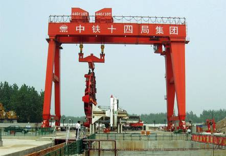 中鐵十四局440t盾構(gòu)門式起重機(jī)